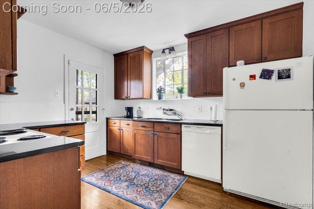 18674 Gainsborough Road, Detroit, MI 48223
