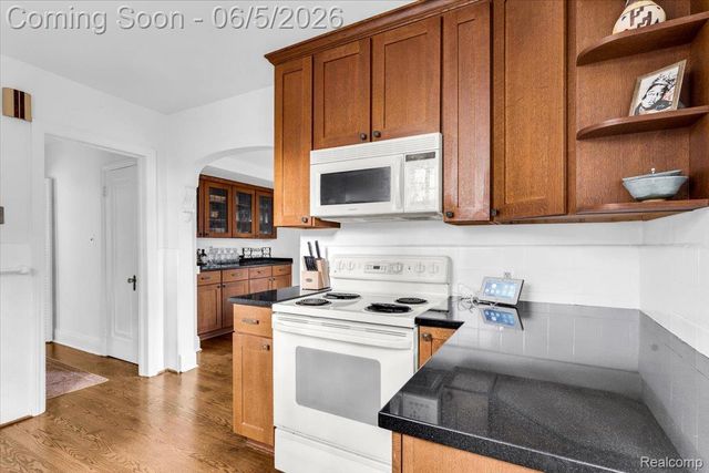 18674 Gainsborough Road, Detroit, MI 48223