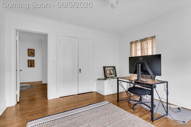 18674 Gainsborough Road, Detroit, MI 48223