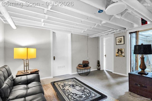 18674 Gainsborough Road, Detroit, MI 48223