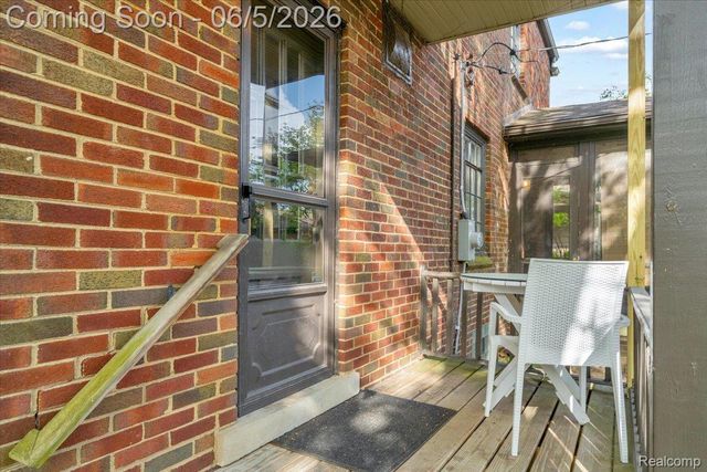18674 Gainsborough Road, Detroit, MI 48223