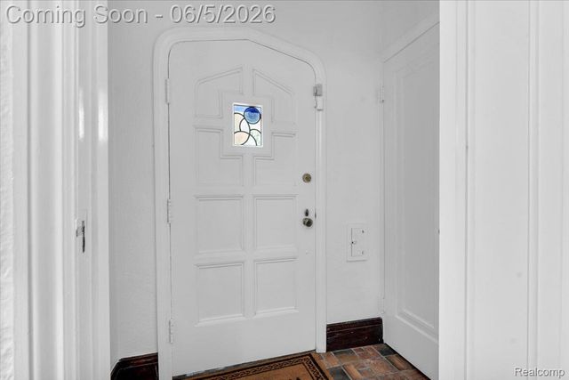 18674 Gainsborough Road, Detroit, MI 48223