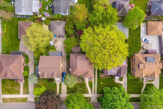 18674 Gainsborough Road, Detroit, MI 48223
