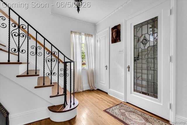 18674 Gainsborough Road, Detroit, MI 48223