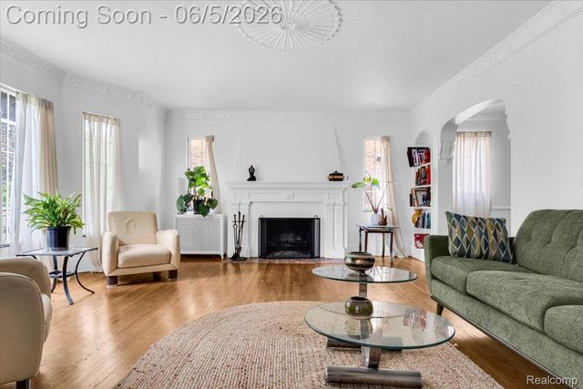 18674 Gainsborough Road, Detroit, MI 48223