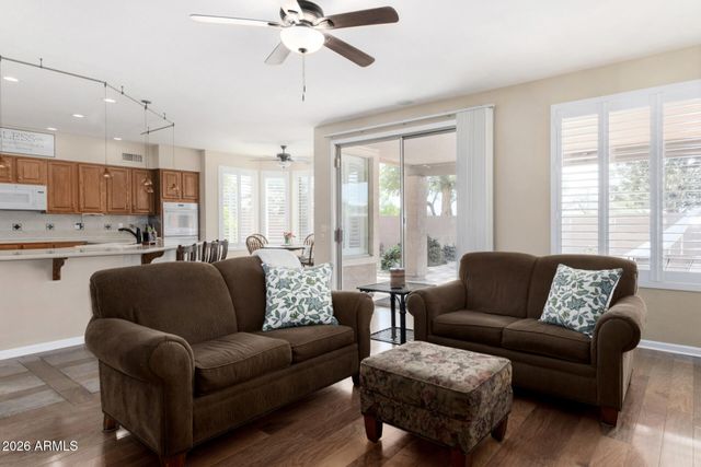 7173 W TRAILS Drive, Glendale, AZ 85308