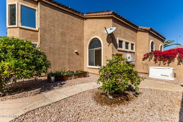 7173 W TRAILS Drive, Glendale, AZ 85308