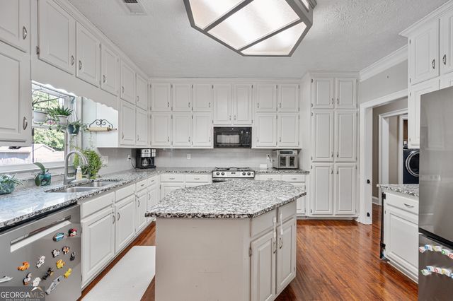 656 Clubland Circle SE, Conyers, GA 30094