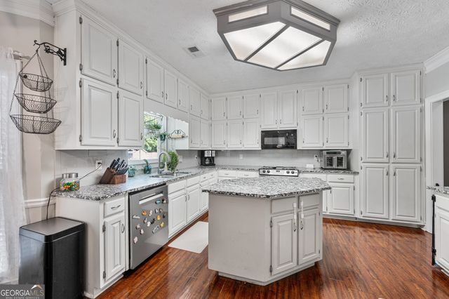 656 Clubland Circle SE, Conyers, GA 30094