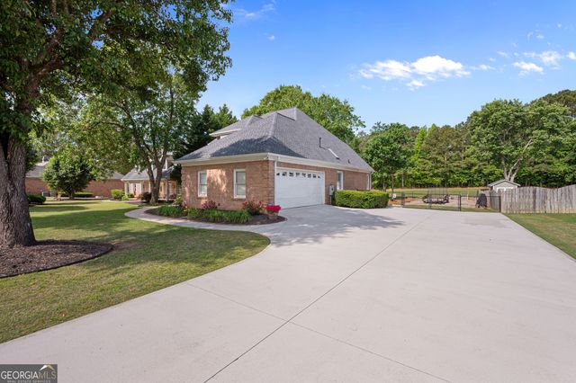 656 Clubland Circle SE, Conyers, GA 30094