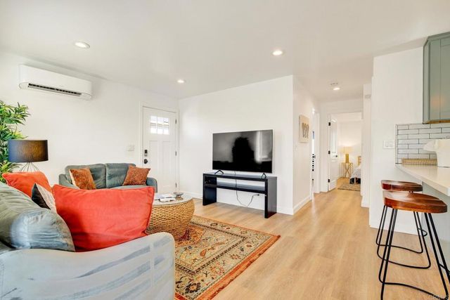 376 378 Acacia Drive, Carlsbad, CA 92008