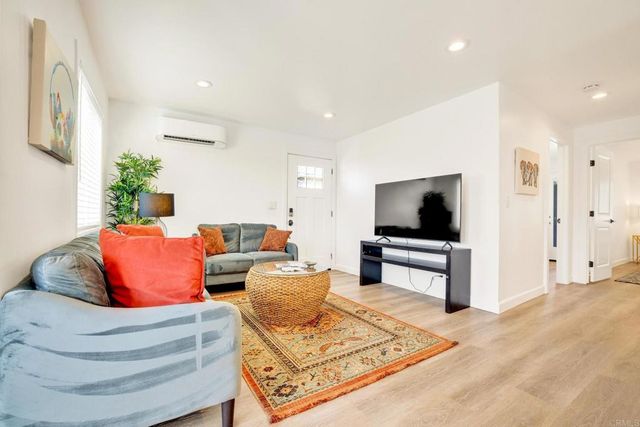 376 378 Acacia Drive, Carlsbad, CA 92008