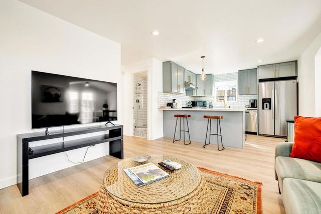 376 378 Acacia Drive, Carlsbad, CA 92008