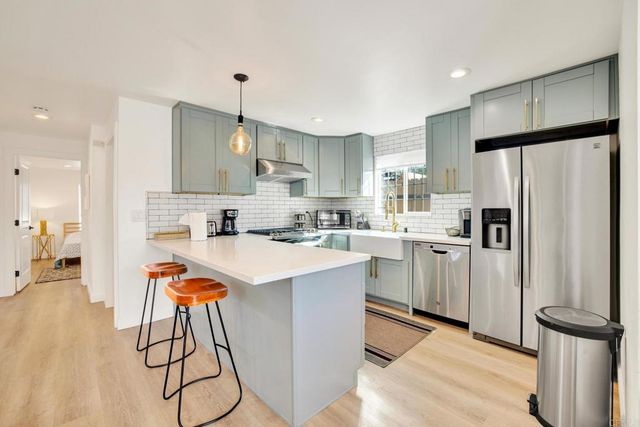 376 378 Acacia Drive, Carlsbad, CA 92008