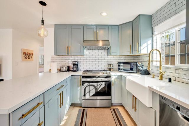 376 378 Acacia Drive, Carlsbad, CA 92008