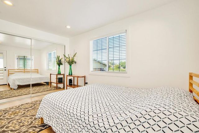 376 378 Acacia Drive, Carlsbad, CA 92008