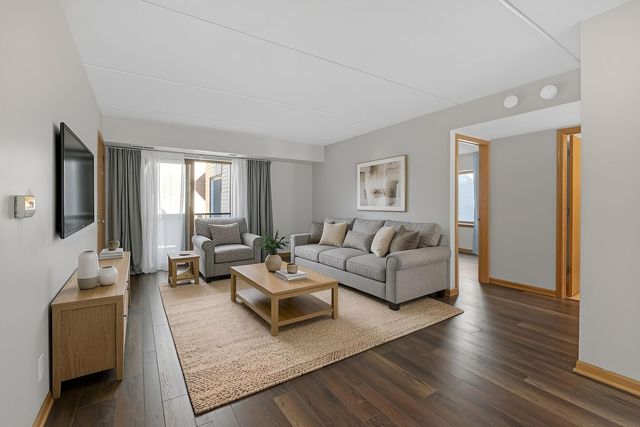8700 W Evelyn Lane 204, Chicago, IL 60656
