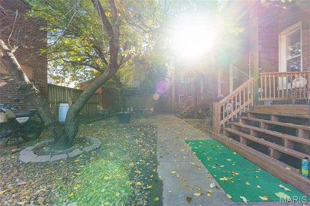 1916 Menard Street, St Louis, MO 63104