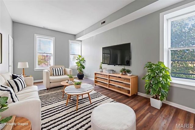 1916 Menard Street, St Louis, MO 63104