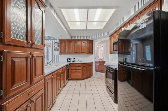 4 Fairway Place, Holiday Island, AR 72631