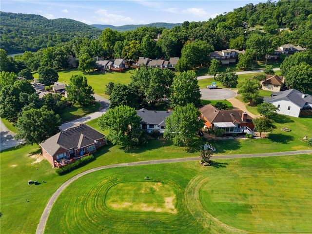 4 Fairway Place, Holiday Island, AR 72631