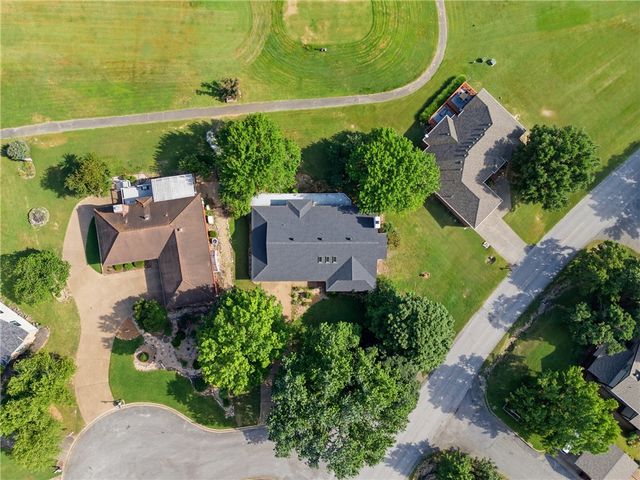 4 Fairway Place, Holiday Island, AR 72631