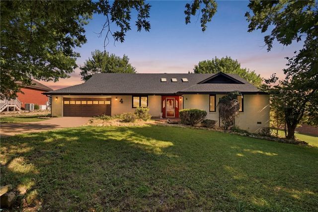 4 Fairway Place, Holiday Island, AR 72631