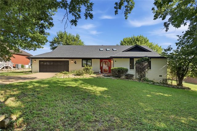4 Fairway Place, Holiday Island, AR 72631