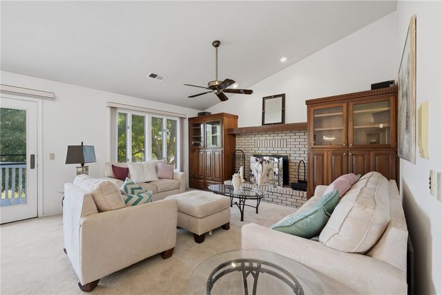4 Fairway Place, Holiday Island, AR 72631