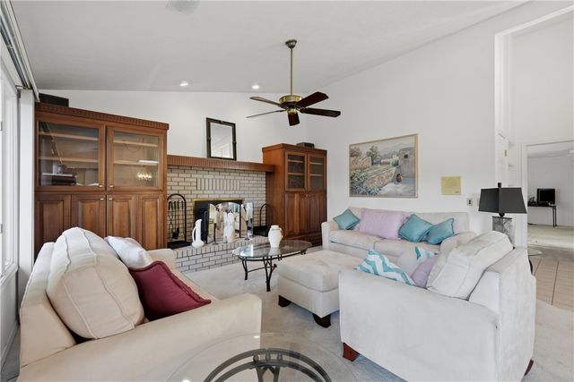 4 Fairway Place, Holiday Island, AR 72631