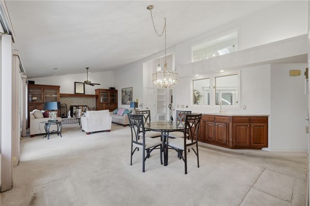 4 Fairway Place, Holiday Island, AR 72631