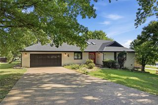 4 Fairway Place, Holiday Island, AR 72631