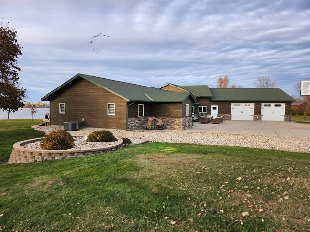 1653 Edgewater Drive, Lake Benton, MN 56149