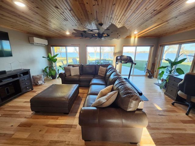 1653 Edgewater Drive, Lake Benton, MN 56149