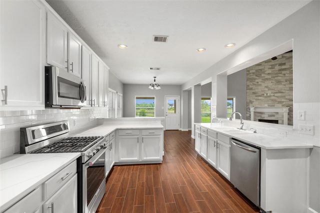8206 Shady Grove Street, Baytown, TX 77523