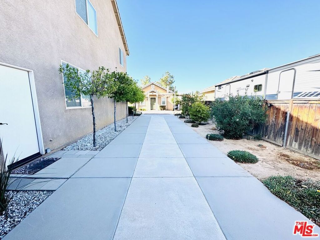 Image 22 of property listing at 8150 Julie Court, Hesperia, CA 92345