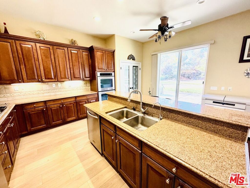 Image 8 of property listing at 8150 Julie Court, Hesperia, CA 92345