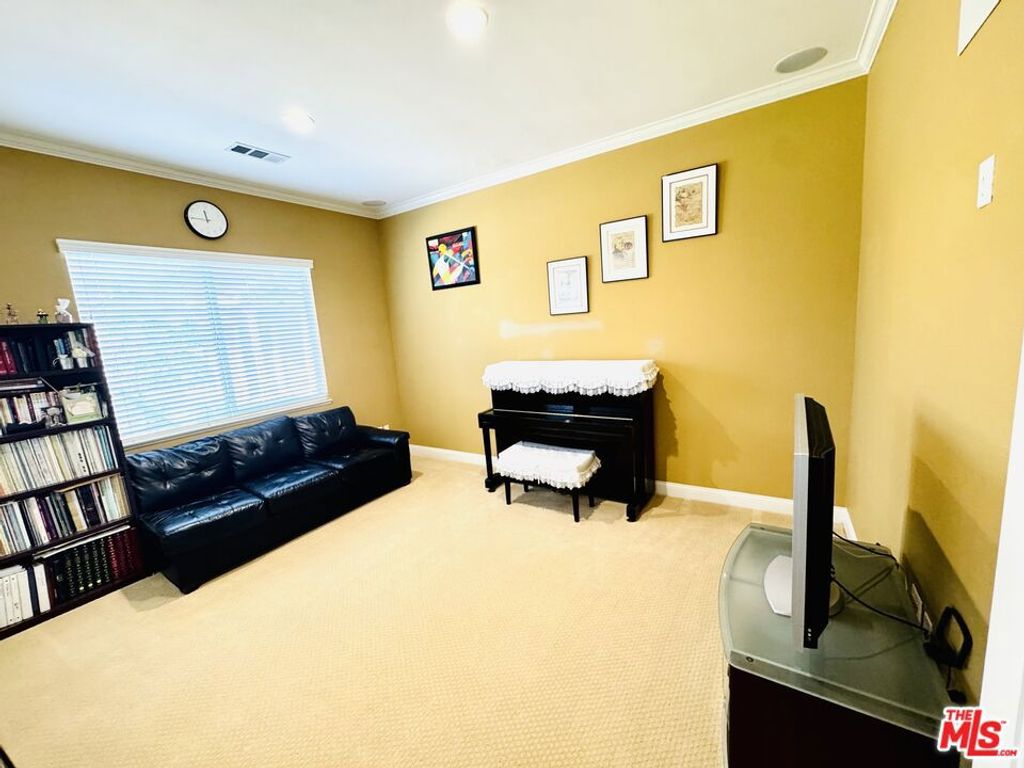 Image 9 of property listing at 8150 Julie Court, Hesperia, CA 92345