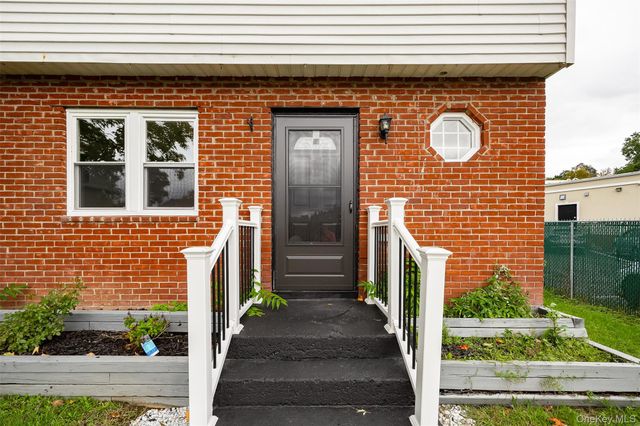 502 Harbor View Court, Beacon, NY 12508