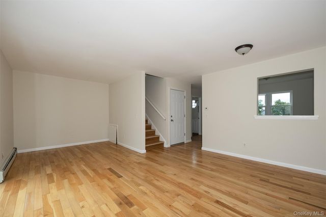 502 Harbor View Court, Beacon, NY 12508