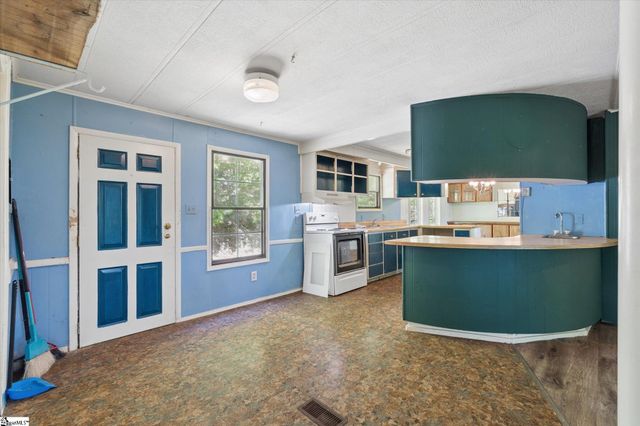 599 S Glassy Mountain Road, Pickens, SC 29671