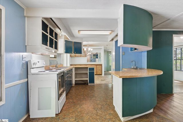 599 S Glassy Mountain Road, Pickens, SC 29671