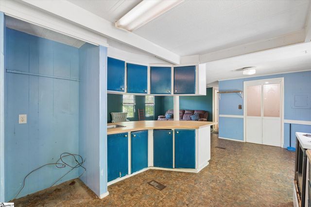 599 S Glassy Mountain Road, Pickens, SC 29671