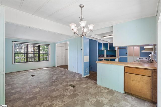 599 S Glassy Mountain Road, Pickens, SC 29671