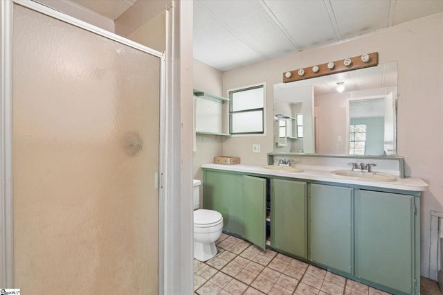 599 S Glassy Mountain Road, Pickens, SC 29671