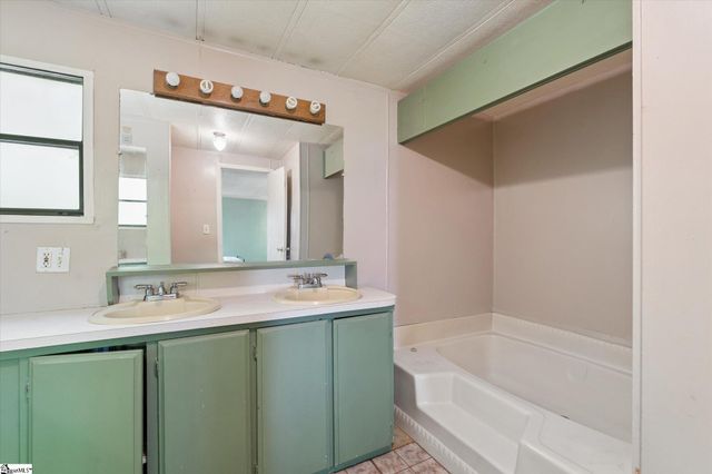 599 S Glassy Mountain Road, Pickens, SC 29671