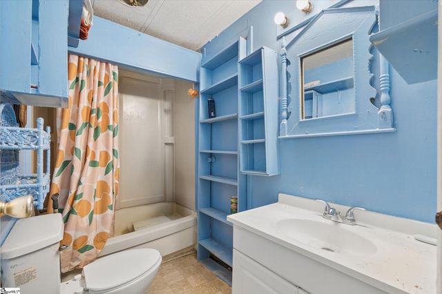 599 S Glassy Mountain Road, Pickens, SC 29671