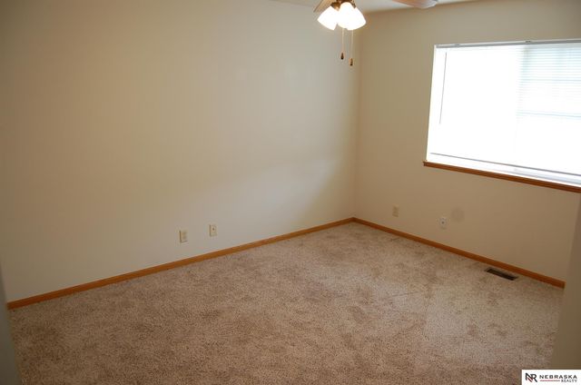 8815 Venice Lane, Lincoln, NE 68526