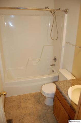 8815 Venice Lane, Lincoln, NE 68526