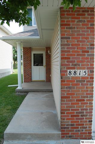 8815 Venice Lane, Lincoln, NE 68526